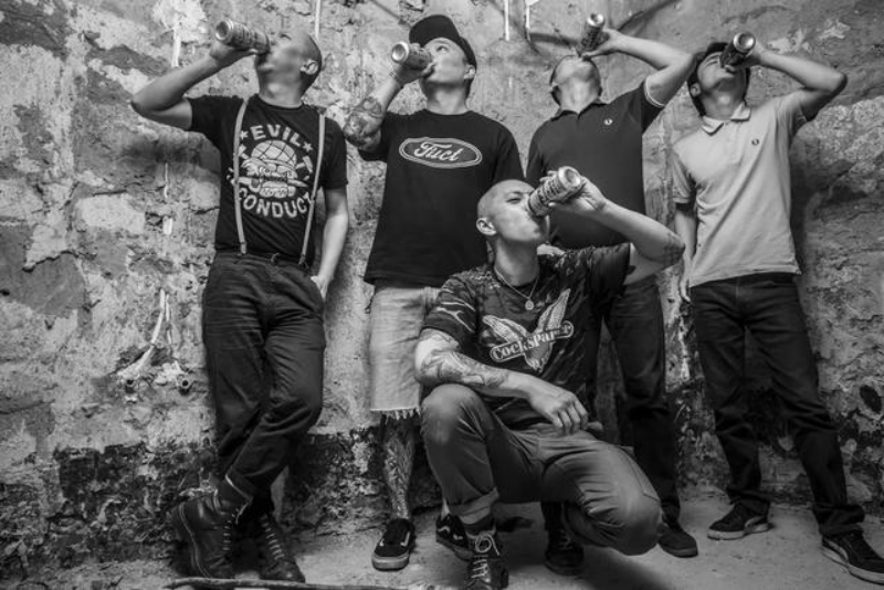 shave n shut来自北京的一支oi punk,skinhead乐队,成立于2015年底